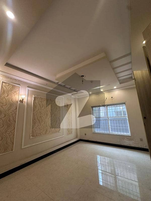 10 Marla Beautiful House Available For Rent 10 Marla Beautiful House Available For Rent