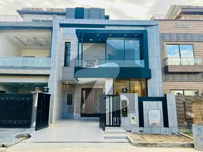 لیک سٹی رائیونڈ روڈ,لاہور میں 5 کمروں کا 7 مرلہ مکان 3.7 کروڑ میں برائے فروخت۔