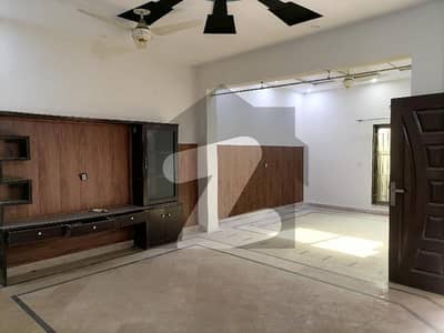 Avail Yourself A Great Prime Location 10 Marla House In Sahafi Colony