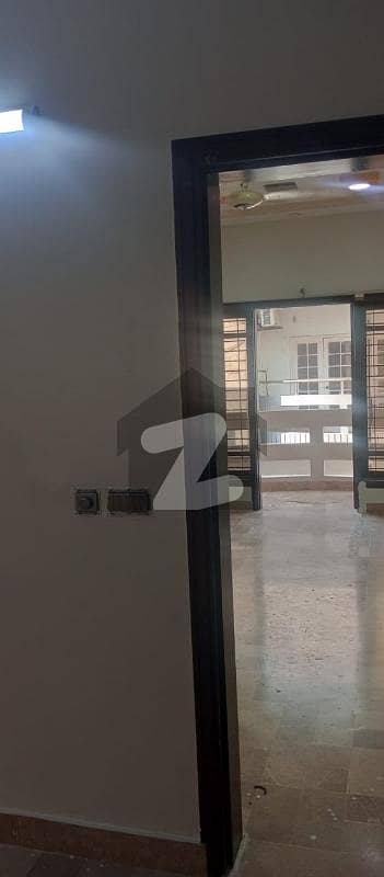 کلفٹن ۔ بلاک 5 کلفٹن,کراچی میں 4 کمروں کا 10 مرلہ مکان 9.5 کروڑ میں برائے فروخت۔