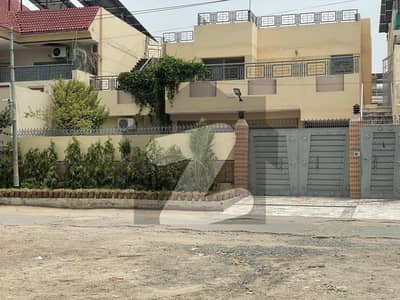 محمدیہ کالونی بہاولپور میں 6 کمروں کا 18 مرلہ مکان 7.7 کروڑ میں برائے فروخت۔