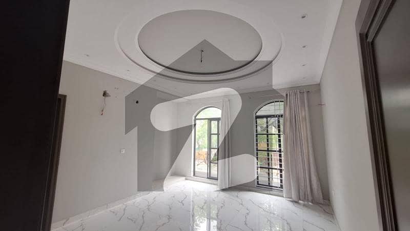 Like New Kanal House Available For Family
