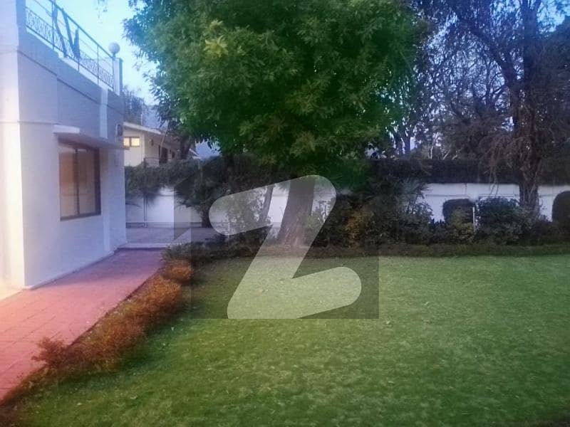 ایف ۔ 8 اسلام آباد میں 5 کمروں کا 3 کنال مکان 30.0 کروڑ میں برائے فروخت۔ ایف ۔ 8 اسلام آباد میں 5 کمروں کا 3 کنال مکان 30.0 کروڑ میں برائے فروخت۔