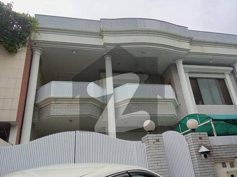 I-8 Near Kachnar Park Ground Poration For Rent.