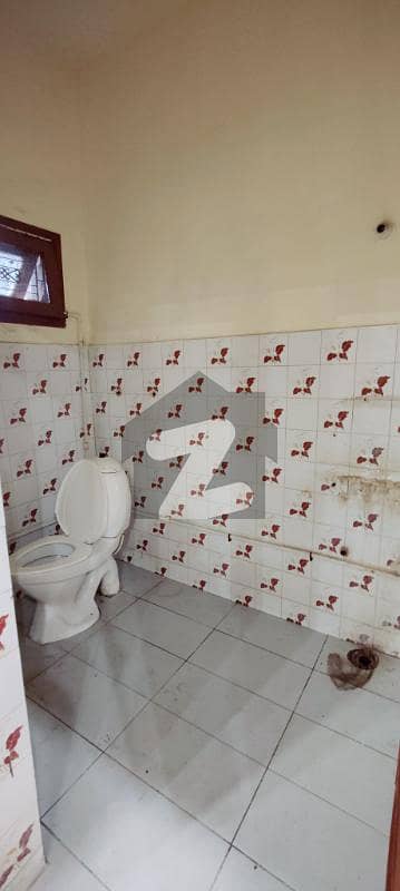 Ground floor portion for rent old construction