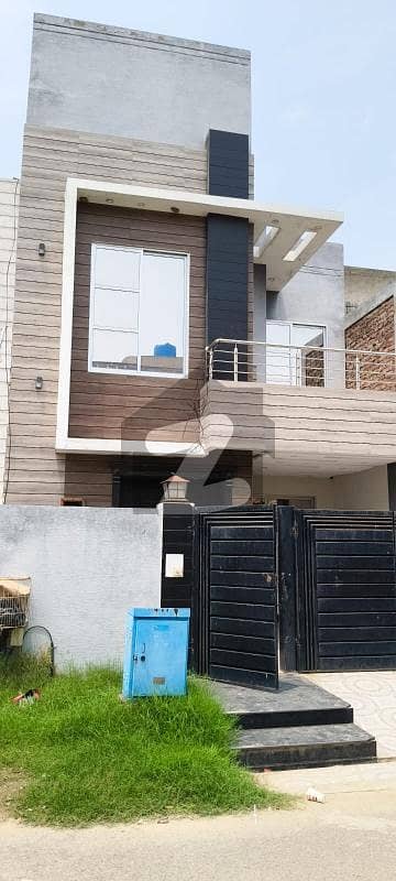 Paragon City 5 Marla House For Rent