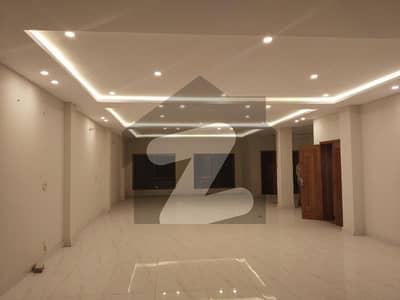 8 MARLA BRAND NEW FLOOR AVAIABLE FOR RENT HOT LOCATION