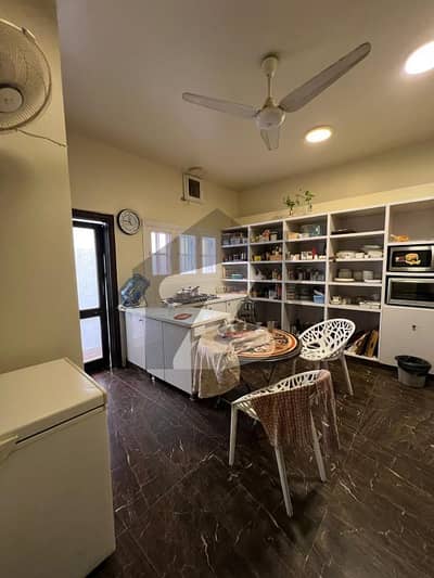 500 Yard 1+3 Bedroom Commercial Purpose Available In Clifton