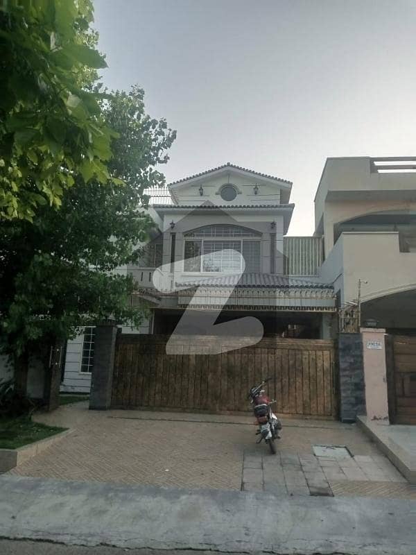 E-11/3 Double Road NPF 5 Bedrooms Attach Washroom Beautiful House For Rent