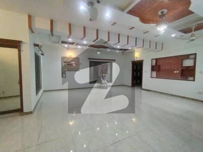 ڈی ایچ اے ڈیفینس فیز 2 ڈی ایچ اے ڈیفینس,اسلام آباد میں 2 کمروں کا 10 مرلہ بالائی پورشن 65.0 ہزار میں کرایہ پر دستیاب ہے۔
