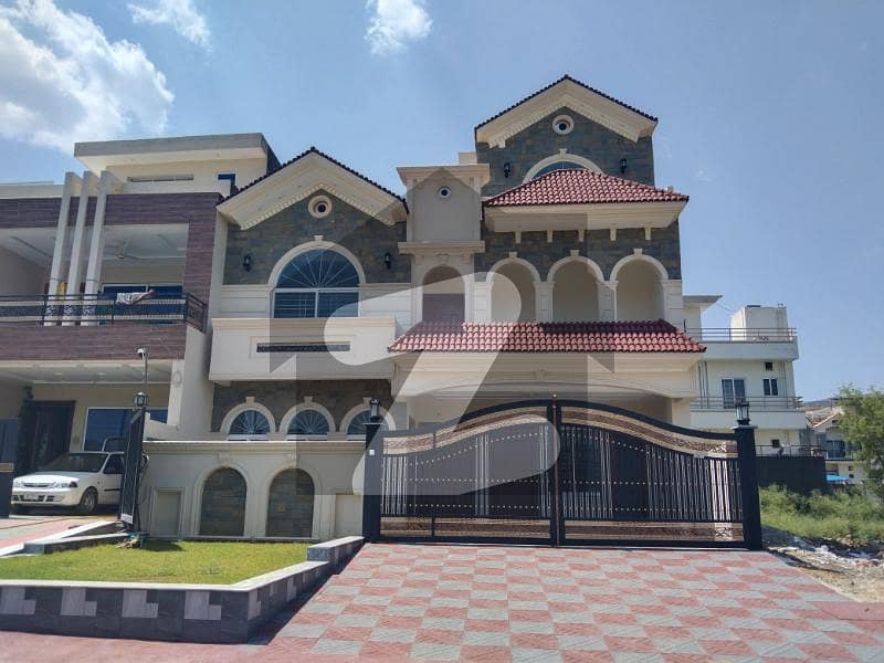 272 Sq Yard Ultra Luxury House Available For Sale 272 Sq Yard Ultra Luxury House Available For Sale