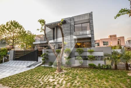 1 Kanal Most Eye Catching 1 Kanal Villa Came For Sale In Phase 8