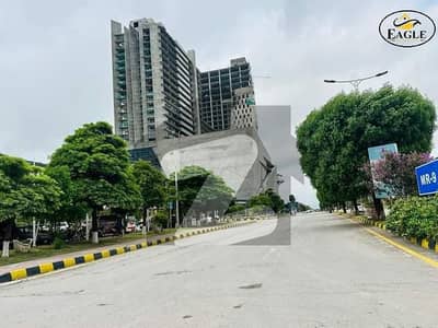 b17 E Block 30x60 Park face house available for sale in vary reasonable price Own house