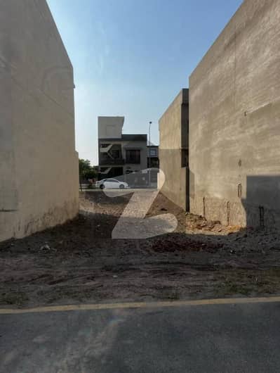 5 Marla Plot Available For Sale In Park View City Lahore