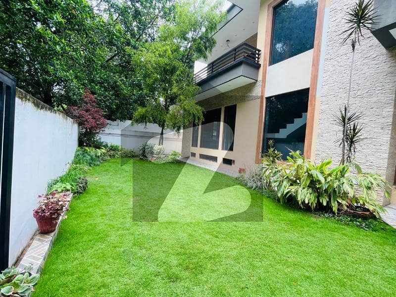 Modern Luxury Triple-Story House for Rent Modern Luxury Triple-Story House for Rent