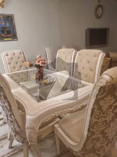 Well-Maintained 300 Sq. Yards Bungalow Comfort & Space in Every Corner
