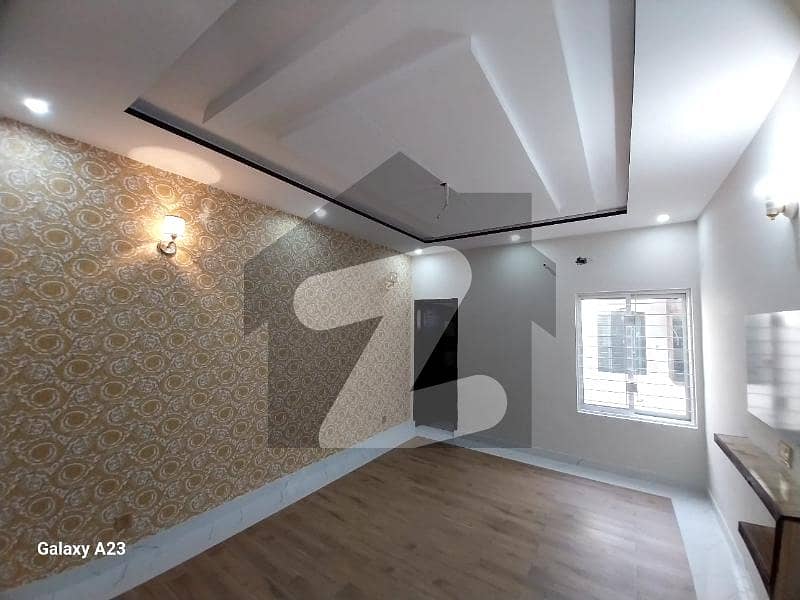Exquisite 10 Marla Corner House - Tariq Gardens Exquisite 10 Marla Corner House - Tariq Gardens