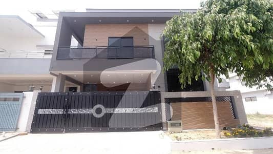 Stunning Prime Location 10 Marla House In Top City 1 - Block D Available