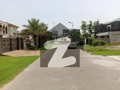 ڈی ایچ اے فیز 7 - بلاک ٹی فیز 7,ڈیفنس (ڈی ایچ اے),لاہور میں 1 کنال رہائشی پلاٹ 3.3 کروڑ میں برائے فروخت۔