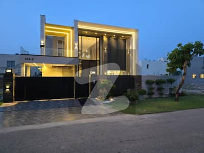 1 KANAL HOUSE JUST LIKE BRAND NEW FOR RENT MINT CONDITION EXCLUSIVE MATERIAL USED TOP LOCATION