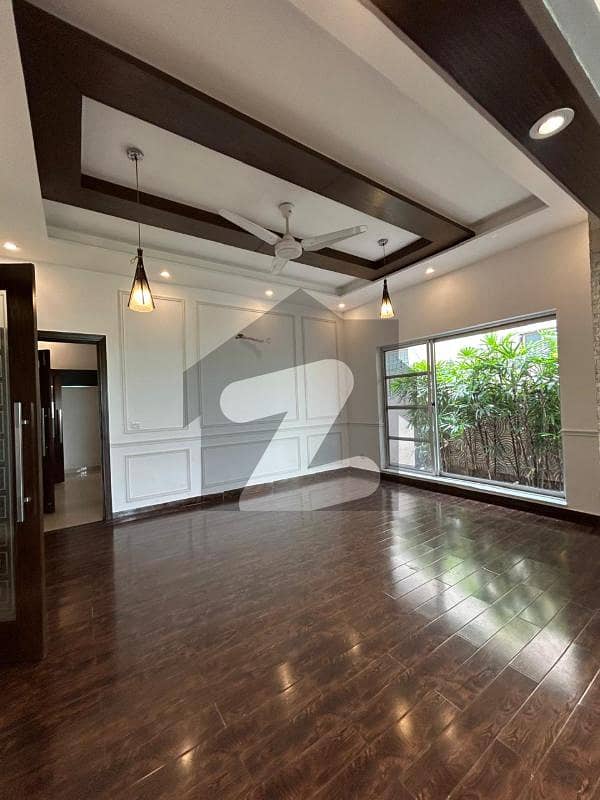 1 KANAL WELL MAINTAINED BUNGALOW FOR SALE IN PHASE 4 DHA LAHORE