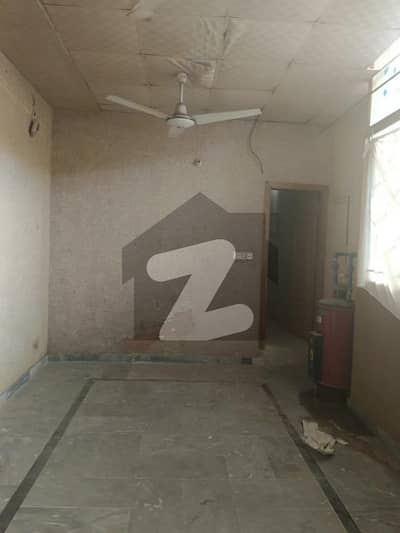 پارک روڈ اسلام آباد میں 2 کمروں کا 4 مرلہ بالائی پورشن 25.0 ہزار میں کرایہ پر دستیاب ہے۔