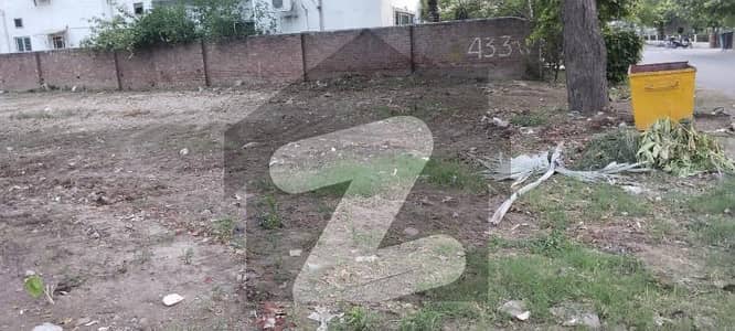 ڈی ایچ اے فیز 3 ڈیفنس (ڈی ایچ اے),لاہور میں 1 کنال رہائشی پلاٹ 6.5 کروڑ میں برائے فروخت۔
