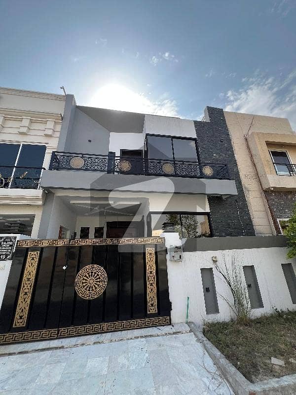 سٹی ہاؤسنگ سکیم جہلم میں 4 کمروں کا 5 مرلہ مکان 1.45 کروڑ میں برائے فروخت۔ سٹی ہاؤسنگ سکیم جہلم میں 4 کمروں کا 5 مرلہ مکان 1.45 کروڑ میں برائے فروخت۔
