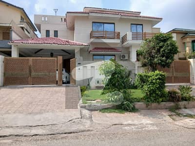 1 Kanal Owner Built Triple Story House On Excellent Location Of E-11/4