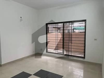 Good Conditions House 3-Bed , Drawing Dining , Chips Floor