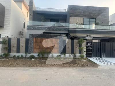 رائل آرچرڈ - بلاک سی رائل آرچرڈ,ملتان پبلک سکول روڈ,ملتان میں 5 کمروں کا 1 کنال مکان 5.6 کروڑ میں برائے فروخت۔