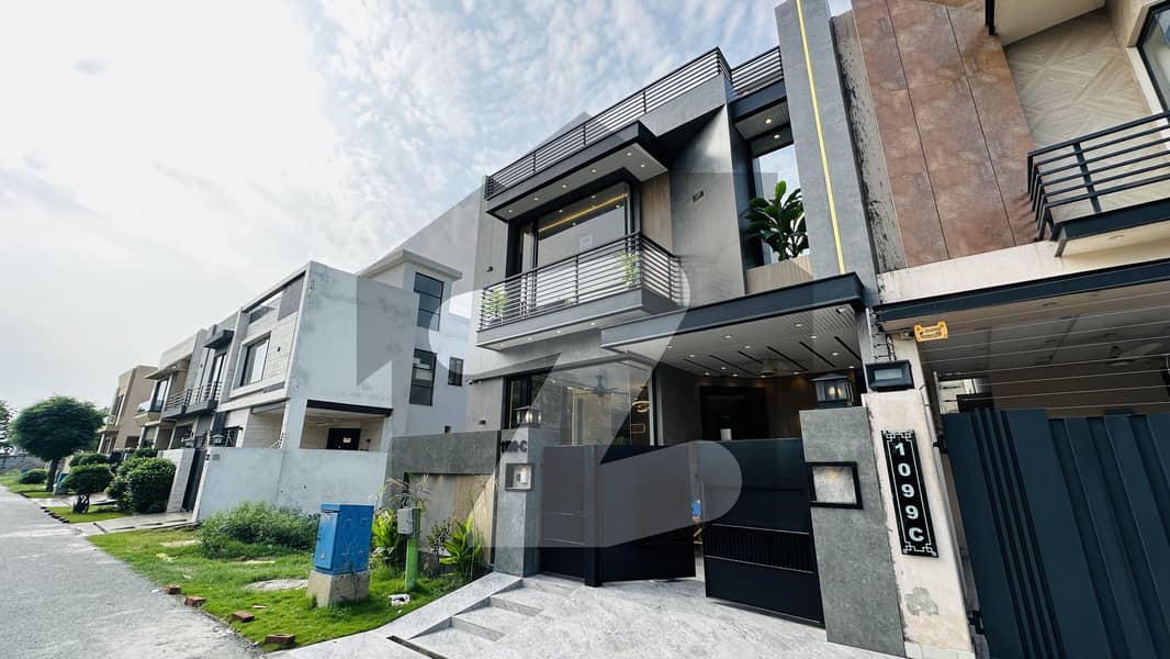 5 Marla Ultra Modern House Available