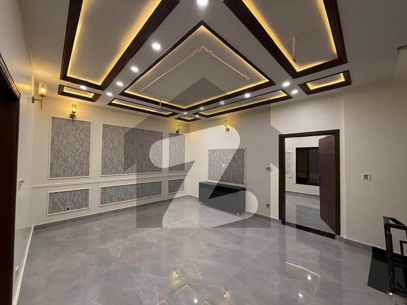 10 Marla Brand New Beautifully Luxury House 10 Marla Brand New Beautifully Luxury House