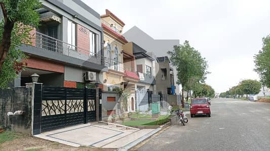 Affordable & Ready To Build 10-Marla Plot Hot Location Facing Park & Mosque,And Near To Bahria Town In New Lahore City Phase 3