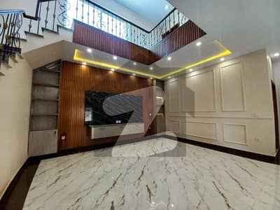 10 MARLA HOUSE AVAILABLE FOR RENT