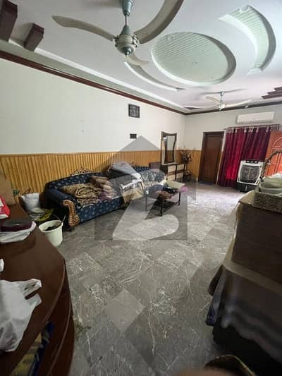 مدینہ ٹاؤن فیصل آباد میں 3 کمروں کا 10 مرلہ بالائی پورشن 45.0 ہزار میں کرایہ پر دستیاب ہے۔