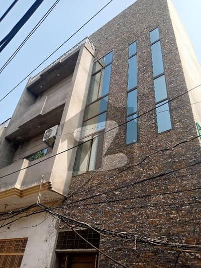 گلزارِ مدینہ روڈ گجرات میں 9 کمروں کا 6 مرلہ مکان 3.8 کروڑ میں برائے فروخت۔