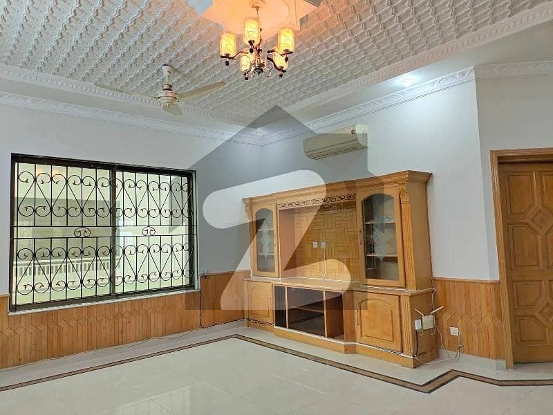 1 kanal Beautiful House available for Rent in F-11 1 kanal Beautiful House available for Rent in F-11