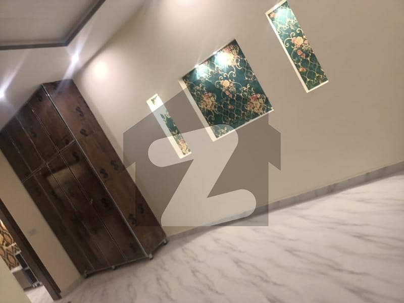 5 MARLA INDEPENDENT PORTION AVAILABLE FOR RENT.
