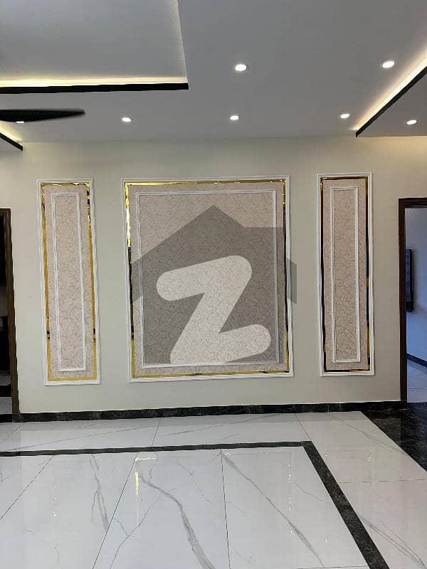 ویلینشیاء ہاؤسنگ سوسائٹی لاہور میں 6 کمروں کا 1 کنال مکان 9.2 کروڑ میں برائے فروخت۔