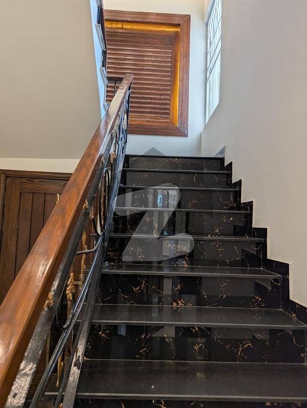 10 MARLA UPPER PORTION FOR RENT 10 MARLA UPPER PORTION FOR RENT