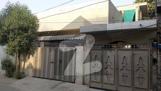 اعوان ٹاؤن لاہور میں 5 کمروں کا 10 مرلہ مکان 2.8 کروڑ میں برائے فروخت۔