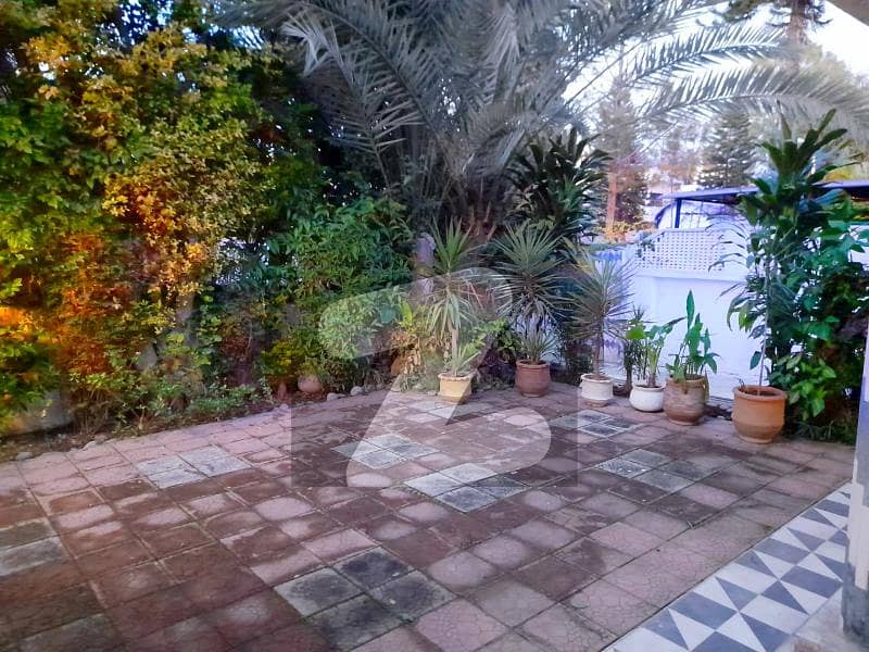Old House is for SALE in Very Prime Location Old House is for SALE in Very Prime Location