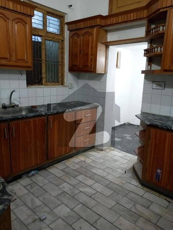 حیات آباد فیز 2 حیات آباد,پشاور میں 7 کمروں کا 1 کنال مکان 1.55 لاکھ میں کرایہ پر دستیاب ہے۔ حیات آباد فیز 2 حیات آباد,پشاور میں 7 کمروں کا 1 کنال مکان 1.55 لاکھ میں کرایہ پر دستیاب ہے۔