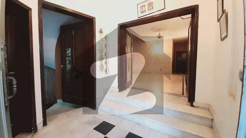 1 KANAL OWNER BUILD FULL BASEMENT PRIME LOCATION 1 KANAL OWNER BUILD FULL BASEMENT PRIME LOCATION