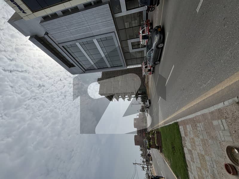 200 Sqyd Bulding for rent. 200 Sqyd Bulding for rent.
