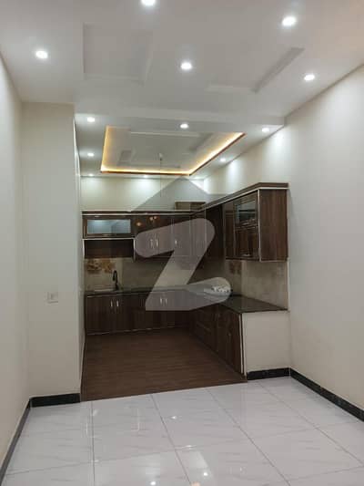 کینال گارڈن لاہور میں 4 کمروں کا 5 مرلہ مکان 1.72 کروڑ میں برائے فروخت۔ کینال گارڈن لاہور میں 4 کمروں کا 5 مرلہ مکان 1.72 کروڑ میں برائے فروخت۔