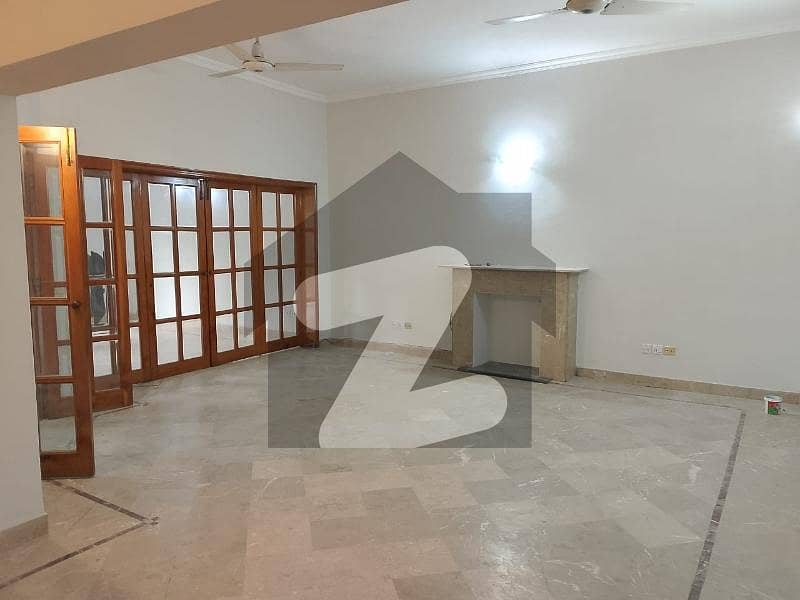 10 MARLA FULL HOUSE IN DHA PHASE 3 10 MARLA FULL HOUSE IN DHA PHASE 3