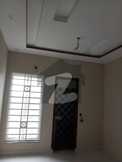 5 MARLA BRAND NEW 1ST FLOOR WITH GAS