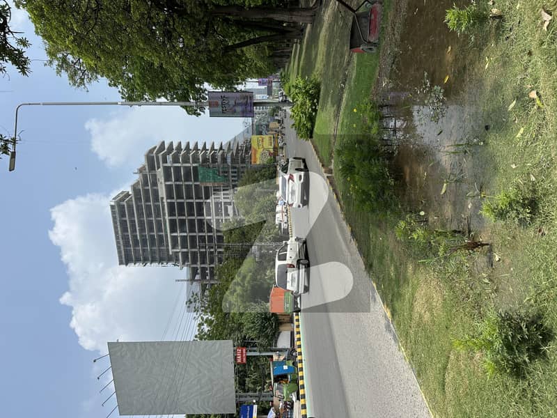 Unique Opportunity Facing Main Boulevard Unique Opportunity Facing Main Boulevard